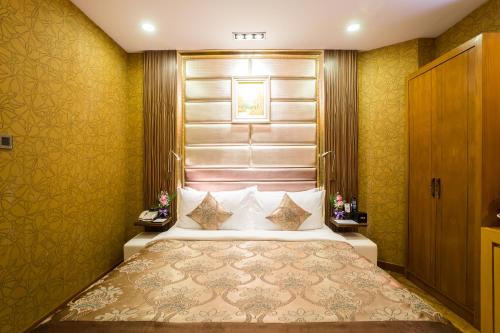 Superior Queen Room (Without Window) room in Best Western Chinatown Hotel