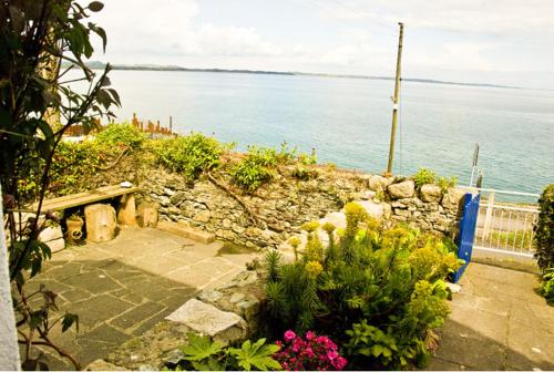 Slieve Donard Cottage Widows Row cottages in Newcastle