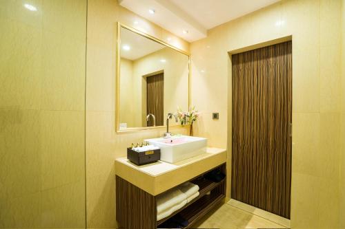 Superior Twin Room (Without Window) image 1