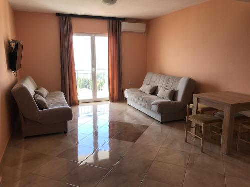 One-Bedroom Apartment image 6