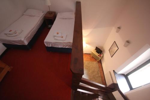 3 twin beds, 1 sofa bed
