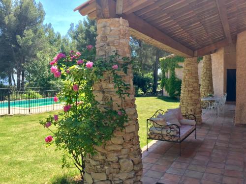 Mas la Pinede gîte à louer Saint-Marc-Jaumegarde