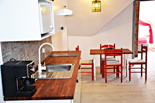Deluxe Apartment image 9