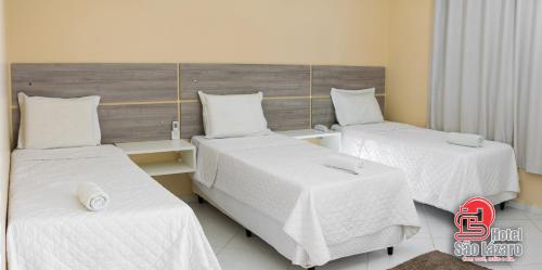 3 twin beds