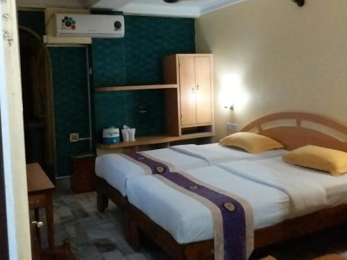 Hotel Mahalaxmi Indo Myanmar Hotel Mahalaxmi Indo Myanmar is conveniently located in the popular Guwahati area. The hotel offers a wide range of amenities and perks to ensure you have a great time. Take advantage of the hotels 2