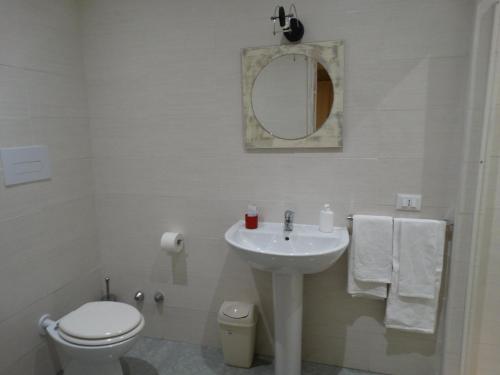 Bathroom, Agriturismo Posta Guevara in Orsara Di Puglia