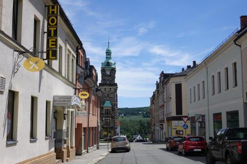 B&B Falkenstein/Vogtland - Hotel Zur Sonne - Bed and Breakfast Falkenstein/Vogtland