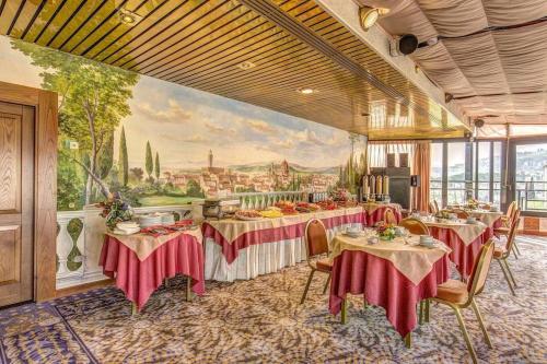 Ресторан, Hotel Europa Signa in Сінья