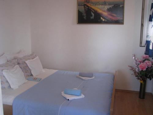 One-Bedroom Apartment with Terrace room in Apartments with a parking space Stanici Omis - 14046