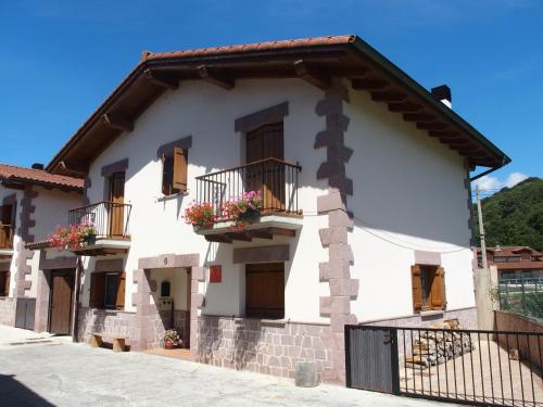 Casa Rural Txolinenea - Accommodation - Lantz