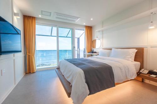 Jeju Rich Hotel in Aewol