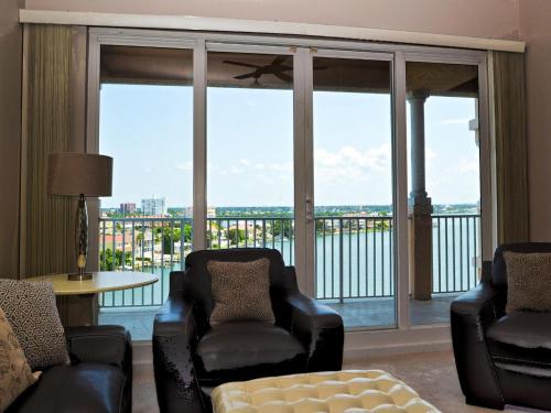 Harborview Grande 700 Waterfront Condo - image 3