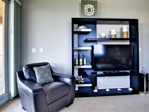 Harborview Grande 700 Waterfront Condo