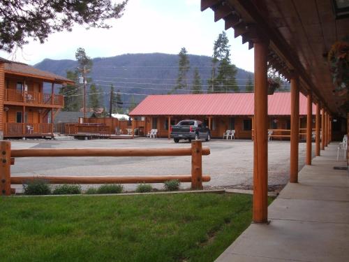 Lone Eagle Lodge - Accommodation - Grand Lake