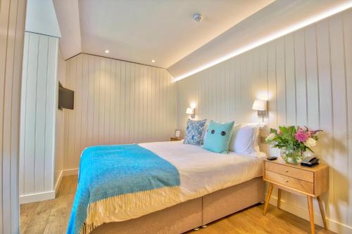 The Orchid Hotel - image 9