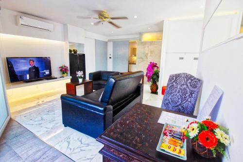 อพาร์ตเมนต์พร้อมวิวภูเขา (Apartment with Mountain View)