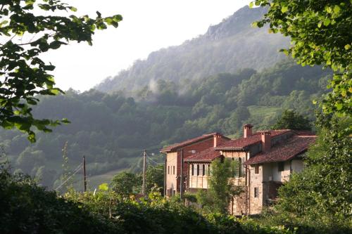  Albergue Les Xendes. Parque de Redes, Pension in Caso bei El Pino