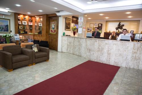 ห้องส่วนกลางสำหรับนั่งเล่น/ดูทีวี, Kafe Hotel in กวาราตินกิวต้า