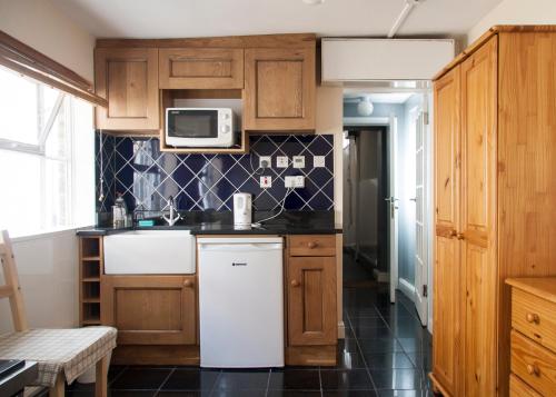 Caledonian Studio Flats Room Type - One-Bedroom Superior Apartment