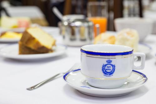 อาหารและเครื่องดื่ม, Kafe Hotel in กวาราตินกิวต้า