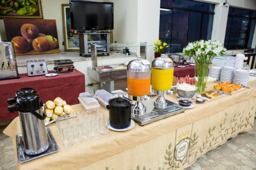 อาหารและเครื่องดื่ม, Kafe Hotel in กวาราตินกิวต้า