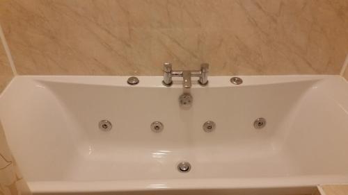 ฝักบัว, Central Dumfries in บาวเนส