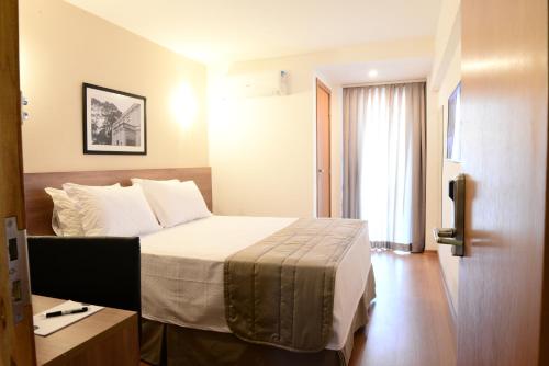 Nobile Express Juiz de Fora Set in a prime location of Juiz De Fora, Nobile Express Juiz de Fora puts everything the city has to offer just outside your doorstep. Featuring a satisfying list of amenities, guests will find their 
