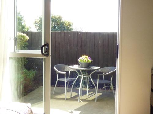FYFFE on Riccarton - image 5