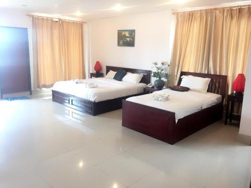 Standard Large Family Room image 6