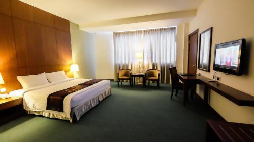 Standard Double or Twin Room image 9
