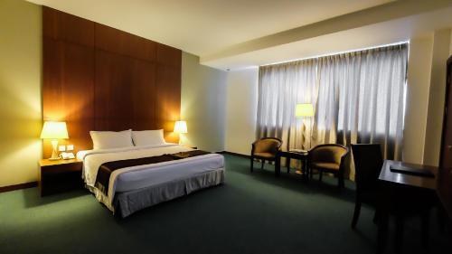 Standard Double or Twin Room image 10