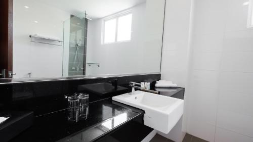 Standard Double or Twin Room image 1