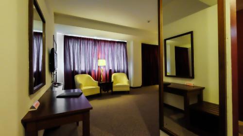 Executive Deluxe Double Room image 9