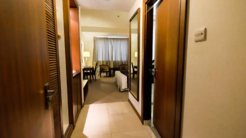 Executive Deluxe Double Room image 10