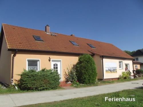 Idyllisch gelegene Ferienunterkuen in Dranske, Deutschland