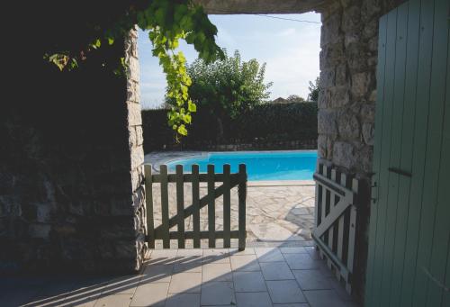 Peldbaseins, Les 23 Muriers in Chauzon