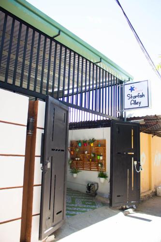 Entrance, Starfish Alley Hostel in Da Nang