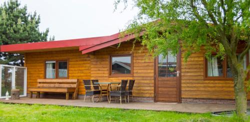 A szálláshely kívülről, Vrijstaande blokhut in Egmond-Binnen