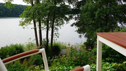 Iekārtas, Haus am Pinnower See mit Privatsteg in Pinnow