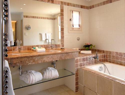 room detail thumbnail 2