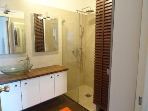 Appartement Hyeres, 2 pieces, 4 personnes - FR-1-335-64