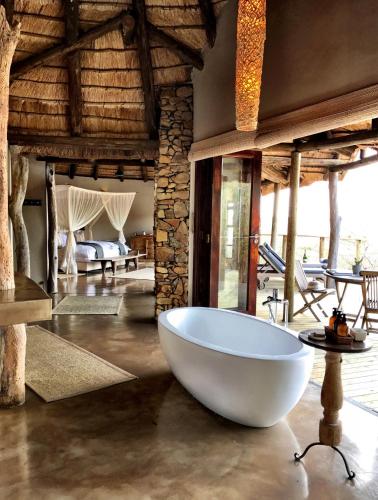 Nambiti Plains Private Game Lodge