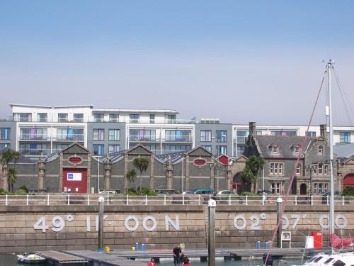 Liberty Wharf Apartments - image 5