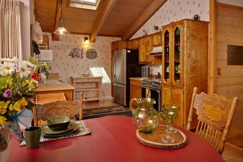 Treehouse Lodge - main image