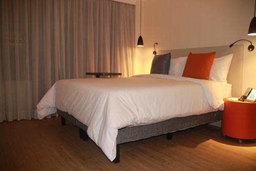 Aparthotel Adagio Sao Paulo Barra Funda Adagio Sao Paulo Barra Funda is conveniently located in the popular Barra Funda area. Featuring a satisfying list of amenities, guests will find their stay at the property a comfortable one. Service-m