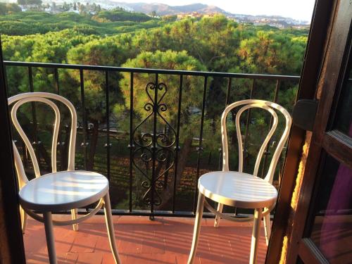 Mansion Alhamar - 2 Bedroom Frontline Beach Mountain Views Full Size Pool Tennis Courts Close to Shops On-site Bar & Chiringuito - main image