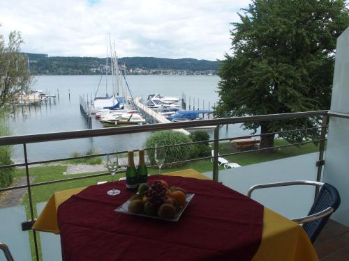 Doppelzimmer mit eigenem externen Bad mit Seeblick und Balkon