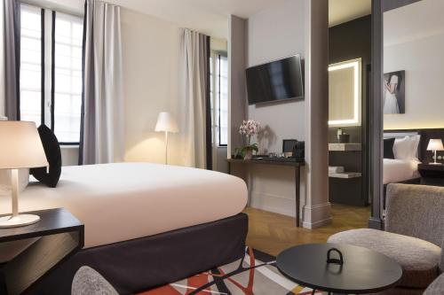 room detail thumbnail 1