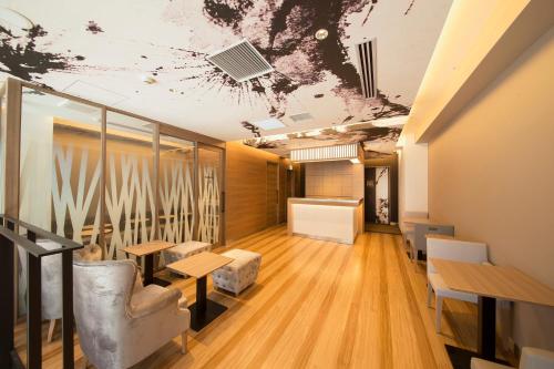 Shared lounge/TV area, Hotel Cargo Shinsaibashi in Osaka