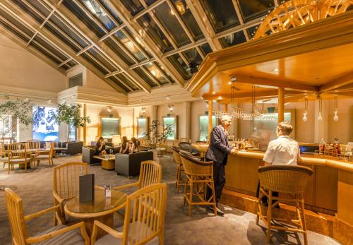 Metropole Swiss Quality Hotel - image 12